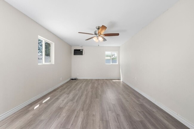 Building Photo - 10823 McVine Ave