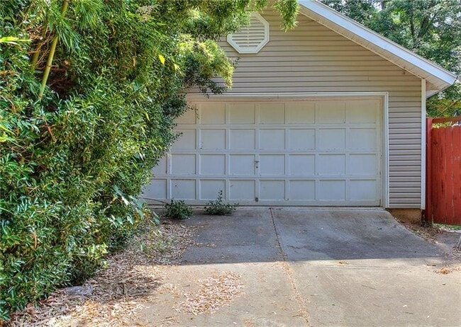 Building Photo - 831 Tanner Dr