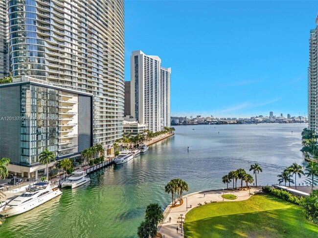 Building Photo - 475 Brickell Ave