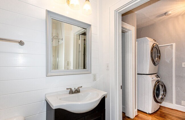 Building Photo - Cozy 2BD/2BTH in South Knoxville
