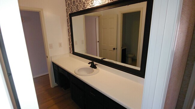 Building Photo - Very Nice 4 Bedroom Home in Woodland Forest