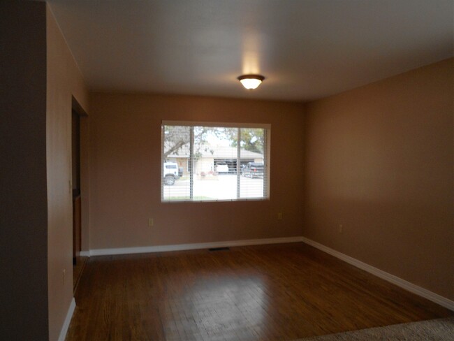 Building Photo - 3BR/2BA home.