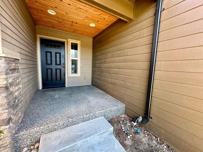 Building Photo - 5831 Pioneer Ridge Pl