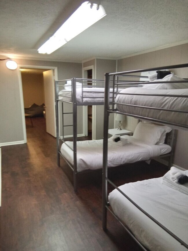 Building Photo - 4BR 3BA SFH with Full Finished Basement