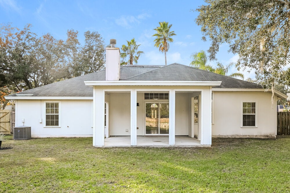 Building Photo - 272 Village Green Ave