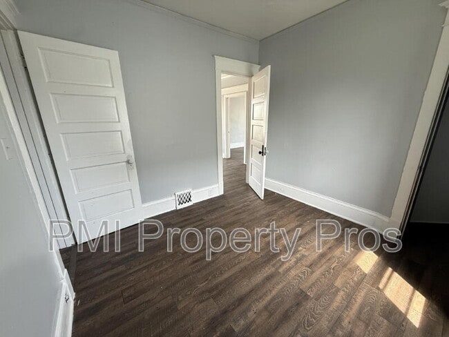 Building Photo - 2155 N 32nd St