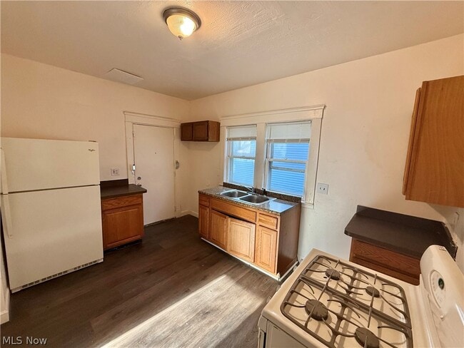 Building Photo - 6913 Harvard Ave