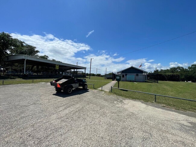 Building Photo - NEW ON MARKET