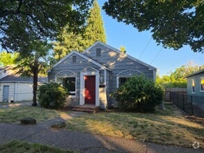 Building Photo - Three Bedroom with Fenced Backyard and Shed