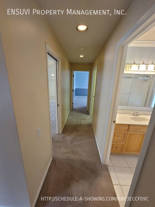 Building Photo - 5003 Bridgeport Dr