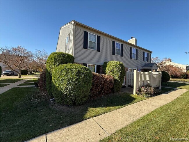 Building Photo - 15894 Cambridge Dr