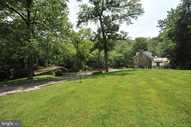 Building Photo - 1420 Creek Road Trail