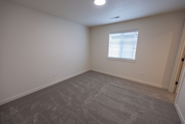 Building Photo - Three Bedroom Home in Ridgefield