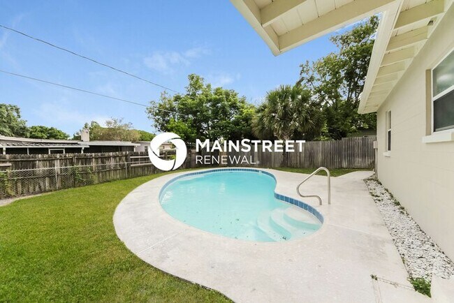 Building Photo - 3 Bedroom Pet-Friendly Home in ORLANDO, FL with Main Street Renewal