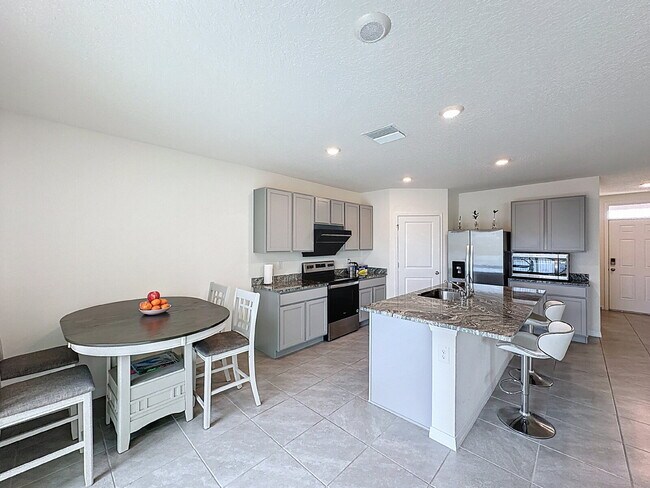 Building Photo - 8379 Ender Hls Dr
