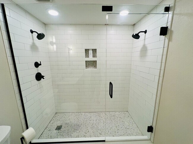 Building Photo - 15557 W 95th Ave