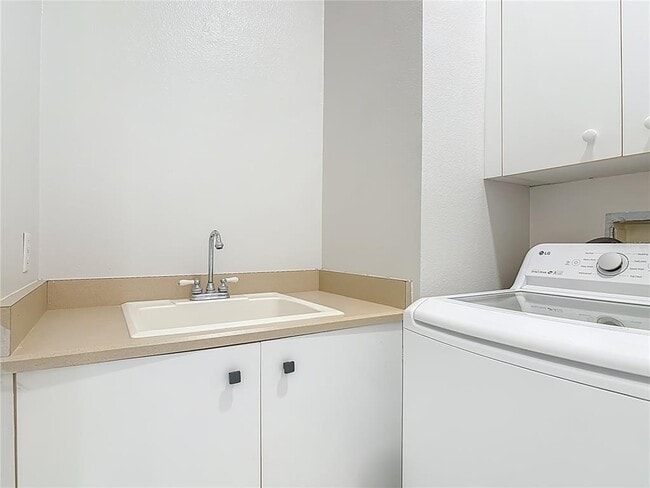 Building Photo - 6 Lionshead Dr