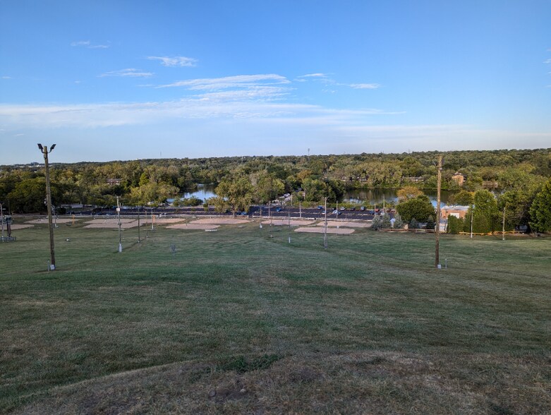 Building Photo - 5529 E Lake Dr