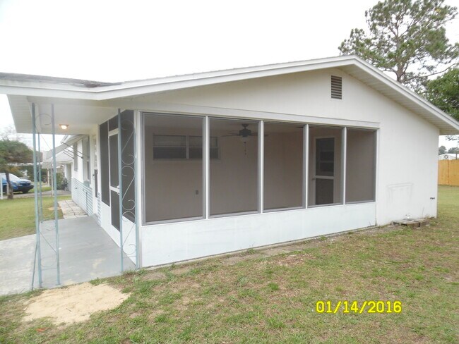 Building Photo - 12 Taft St