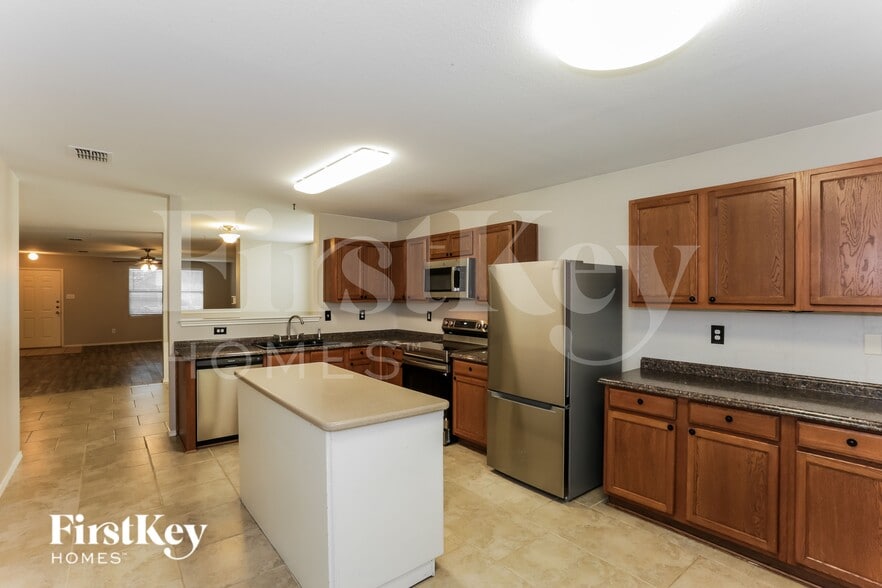 Building Photo - 1413 Erin Ct