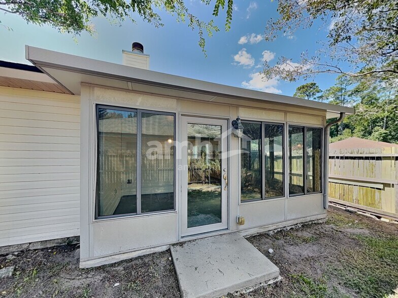 Building Photo - 1127 Hidden Cove Cir S