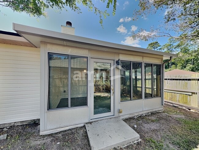 Building Photo - 1127 Hidden Cove Cir S