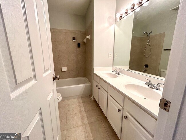 Building Photo - 4692 Wehunt Commons Dr
