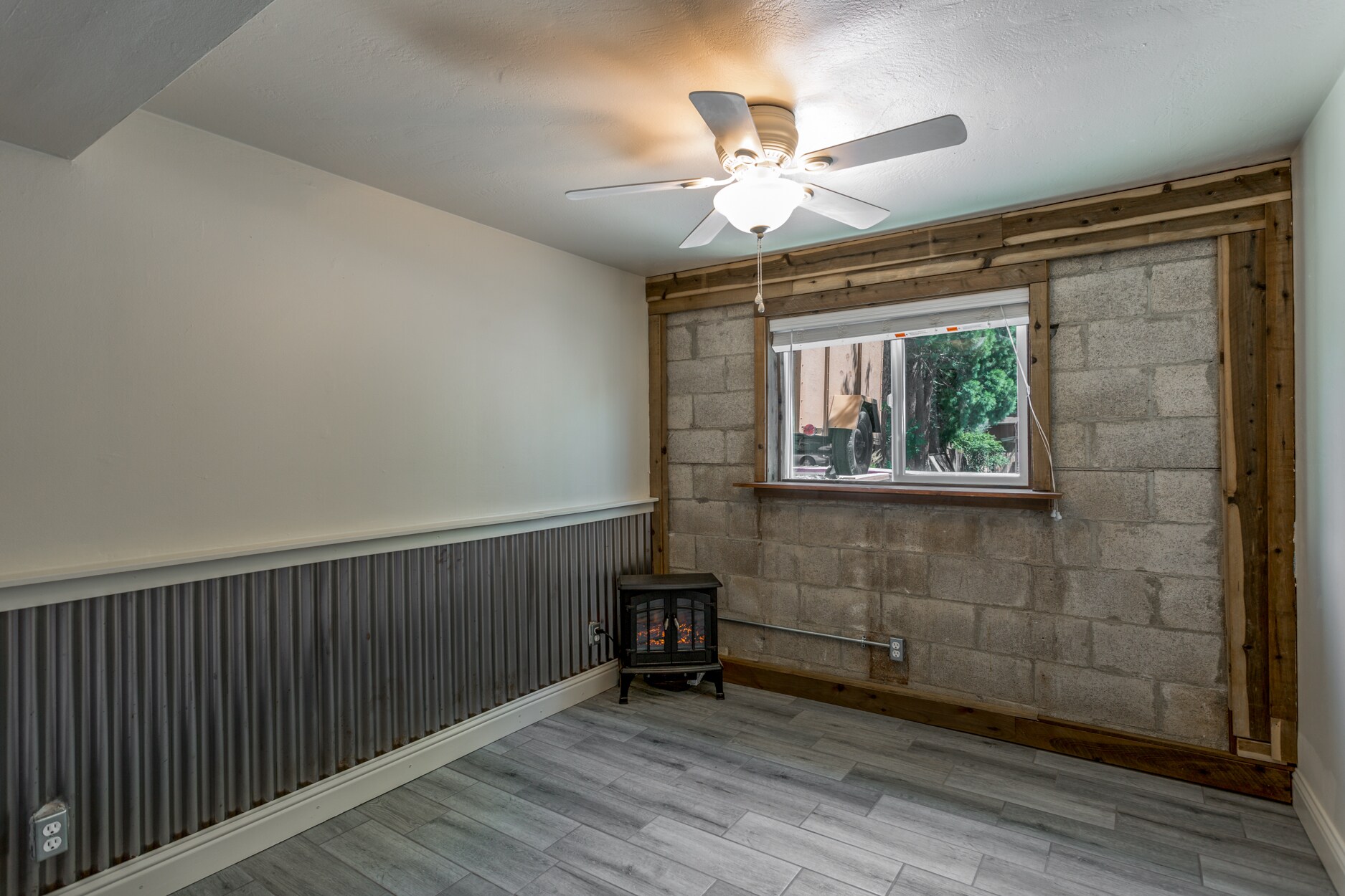 Building Photo - 1585 Hillside Dr