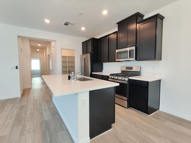 Primary Photo - Like New 2 Bed 2.5 Bath Condo
