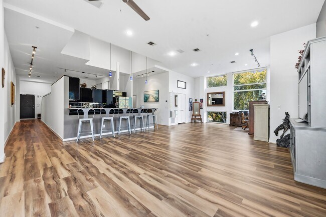 Building Photo - 102 Quitman St