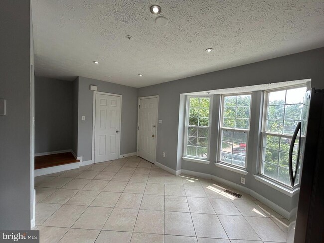 Building Photo - 17930 Cottonwood Terrace