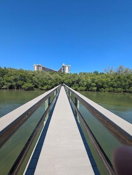 Building Photo - 801 S Ocean Dr