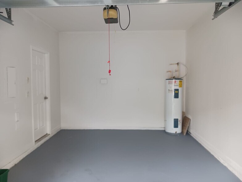 Building Photo - 620 Pinebranch Cir