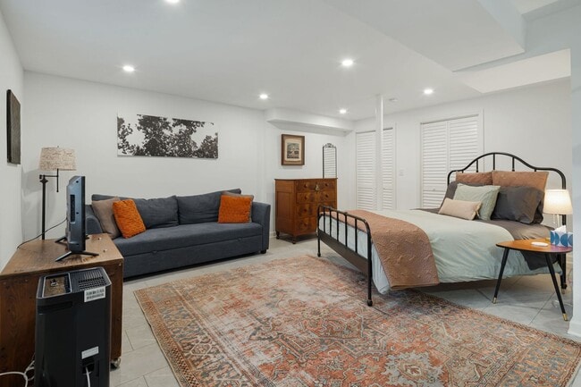 Building Photo - Longview Road