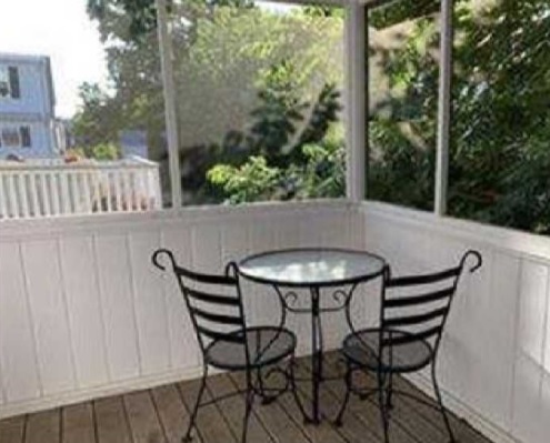 Screened In Porch (Shared) - 22 Swan St