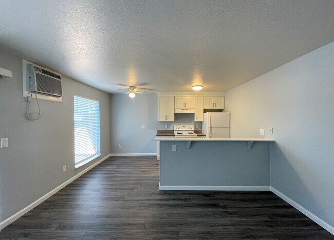 Interior Photo - Coral Oaks