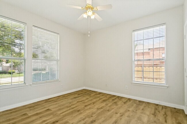 Building Photo - 8512 Mesa Verde Dr