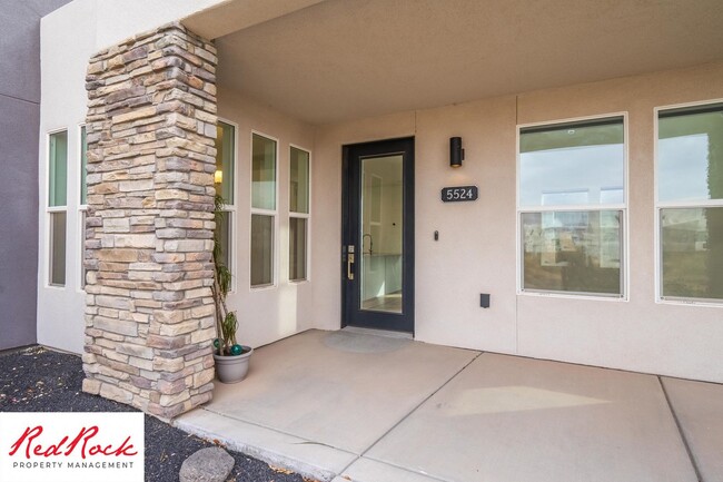 Building Photo - Spacious 2 Bedroom Unit in Desert Color Wi...