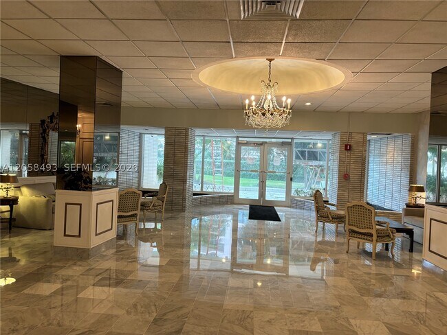 Building Photo - 5255 Collins Ave