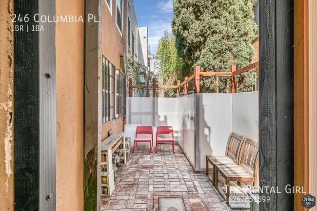 Building Photo - 246 Columbia Pl