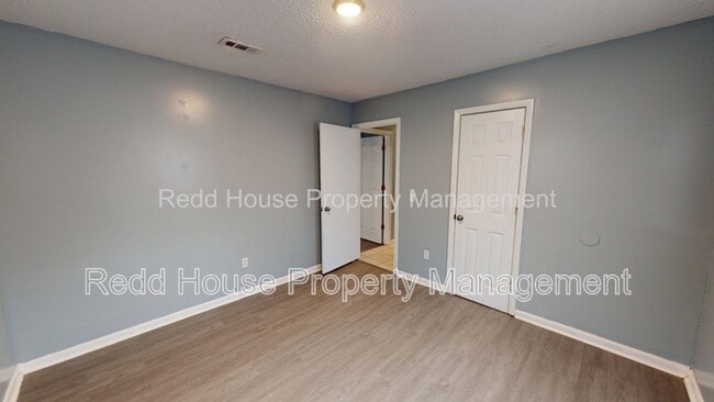 Building Photo - 105 Nann St