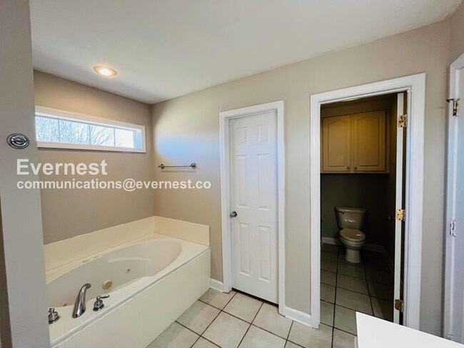 Building Photo - 236 Holmar Dr