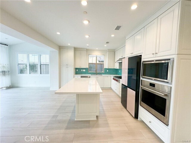 Building Photo - 148 Sabbia