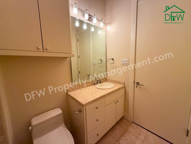 Building Photo - 4 Bedroom, 4 1/2 Bathroom Home with Pool for Lease in Irving