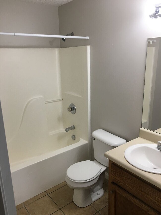 Building Photo - 3/2 Apartment in West Rome $1,195