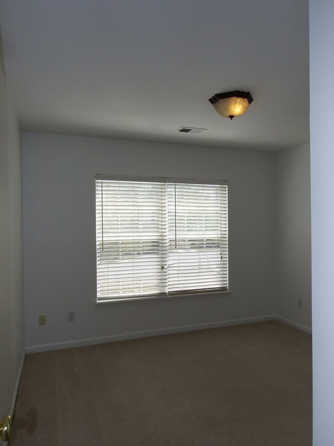 Building Photo - COMING SOON!! BEAUTIFUL 2 BEDROOM 2 BATH CONDO!