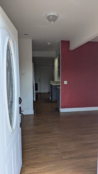 Building Photo - 464 2nd Ave