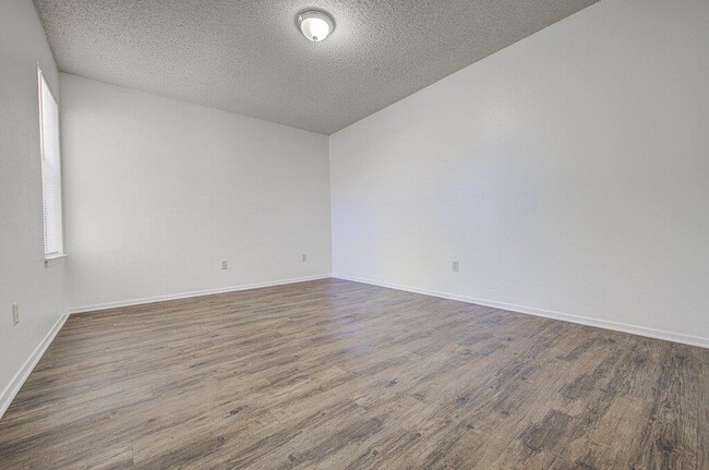 Building Photo - 8118 West Gate Blvd