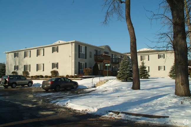 Building Photo - Pinewood Condominiums