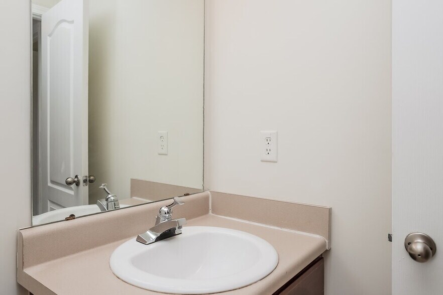 Building Photo - 1752 Old Dogwood